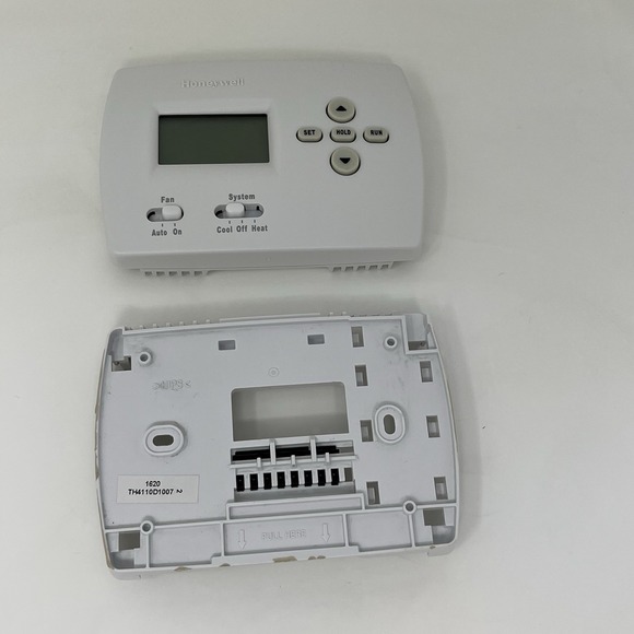 Honeywell PRO 4000 TH4110D1007 Programmable Thermostat Tested Used - Picture 6 of 10